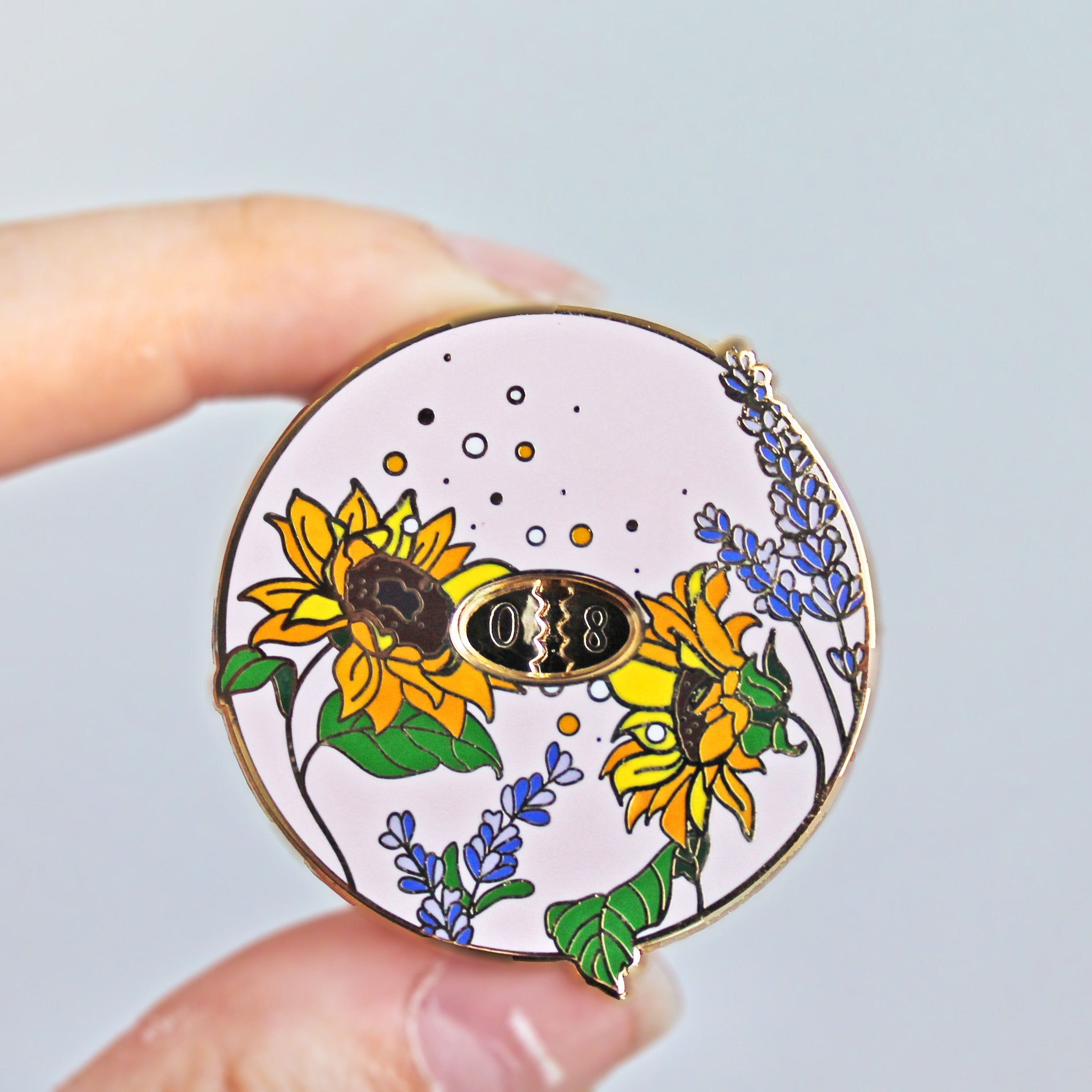 Beautiful summer inspired knitting row counter enamel pin. A functional bit of flair and ever day knitting tool.
