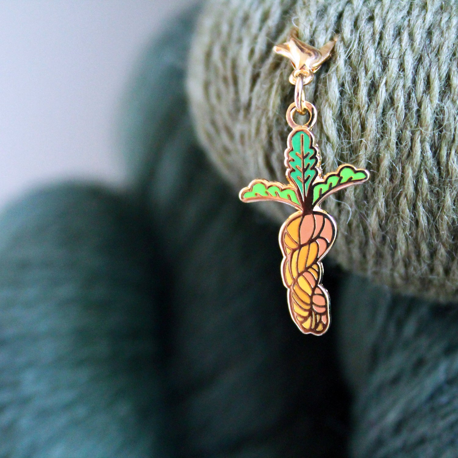 Yarn Carrot Keeper / Stitch Marker