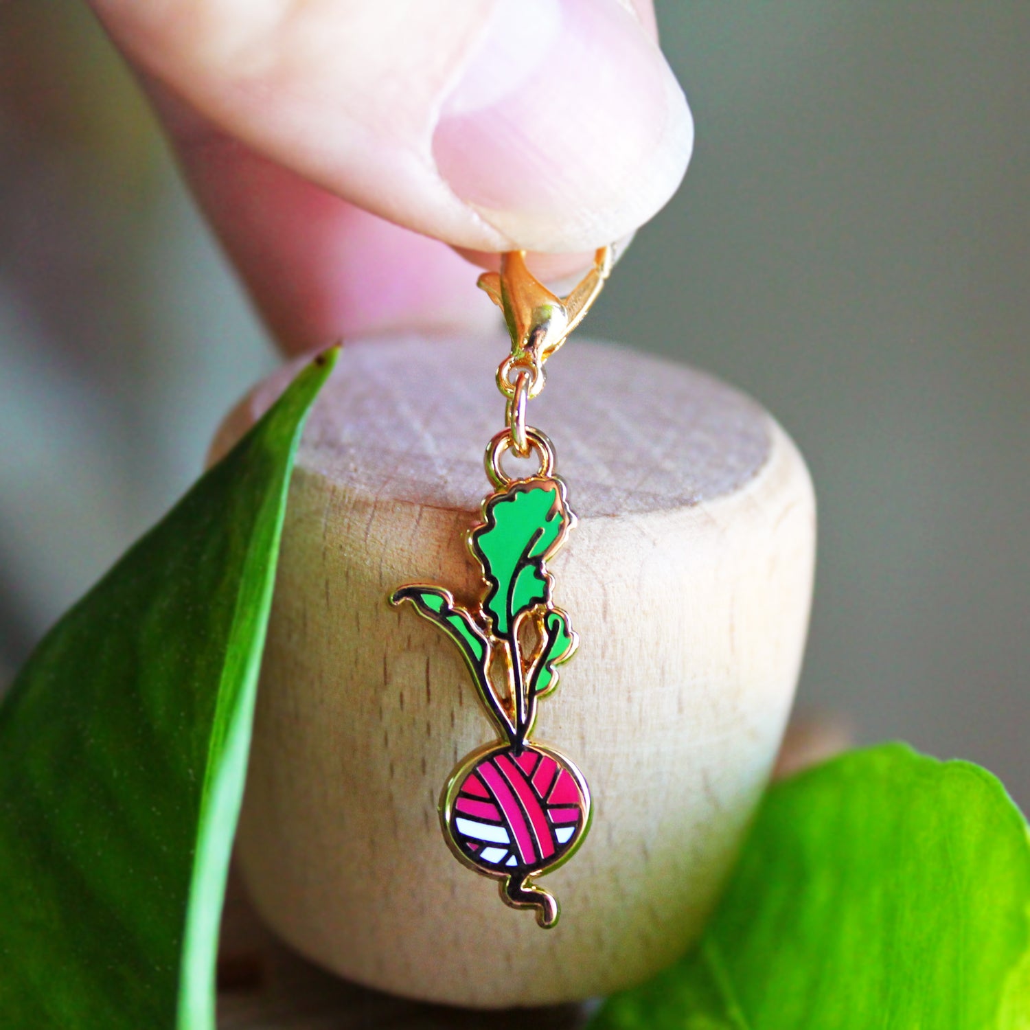 Yarn Radish Keeper / Stitch Marker